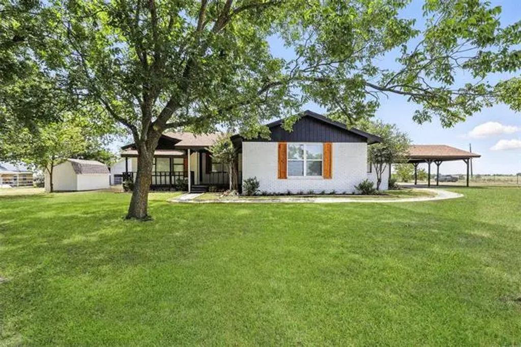 8161 County Road 1010, Joshua