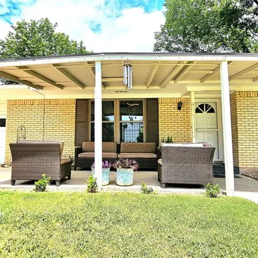 1403 Royal Drive, Kaufman