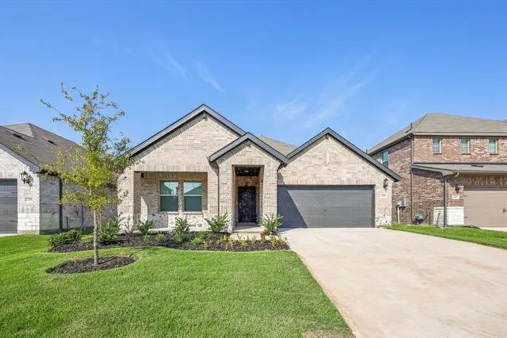 3304 Pat Mayse Drive, Farmersville