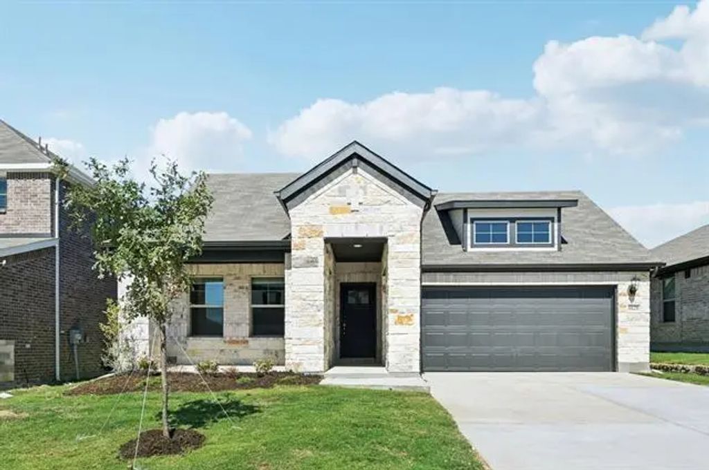 6628 Valley Lake Lane, Fort Worth