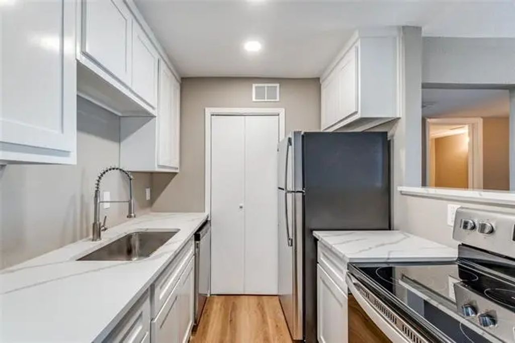 1603 N Garrett Avenue 205, Dallas