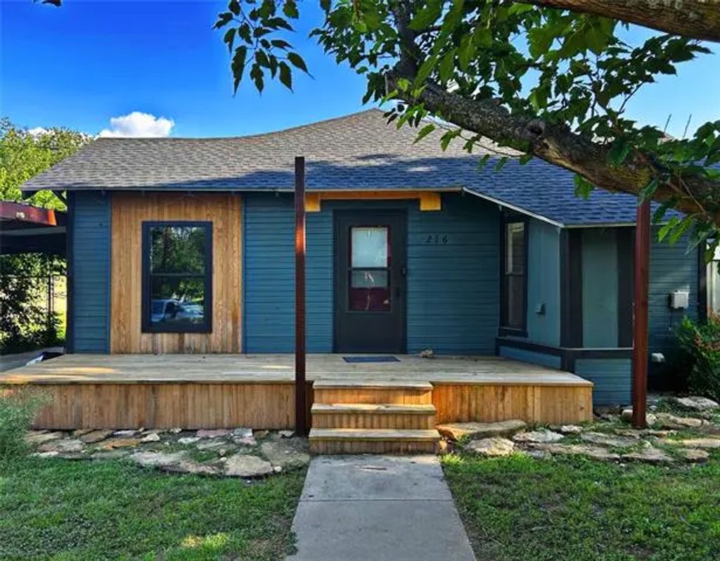 216 E 9th Street, Coleman