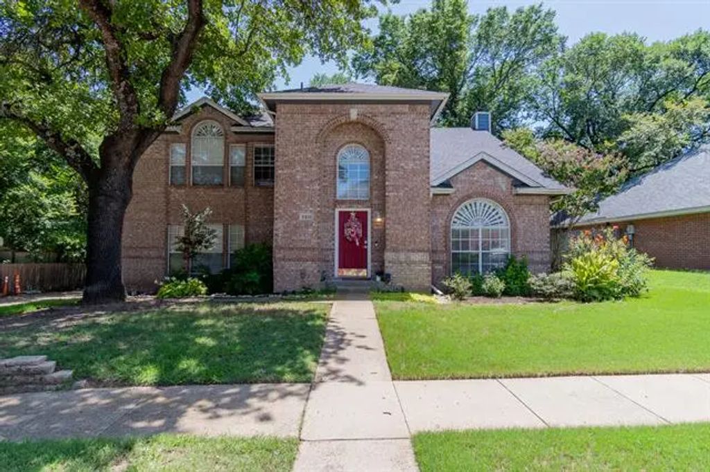 2416 Hedgeapple Drive, Arlington