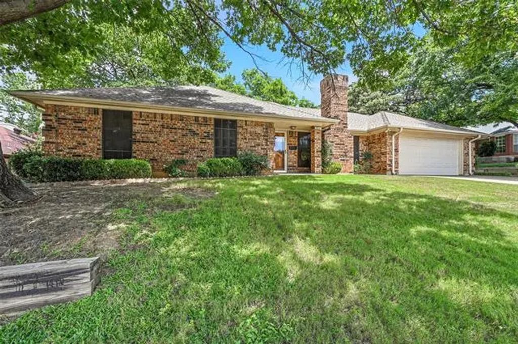 4111 Blossom Trail, Arlington