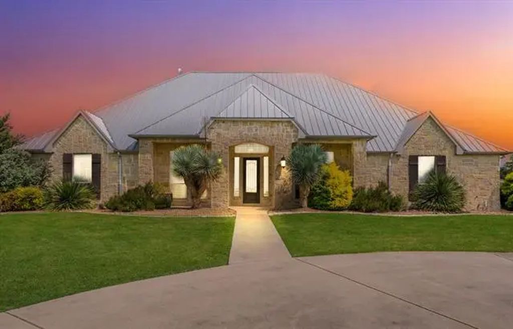 209 Haciendas Drive, Weatherford
