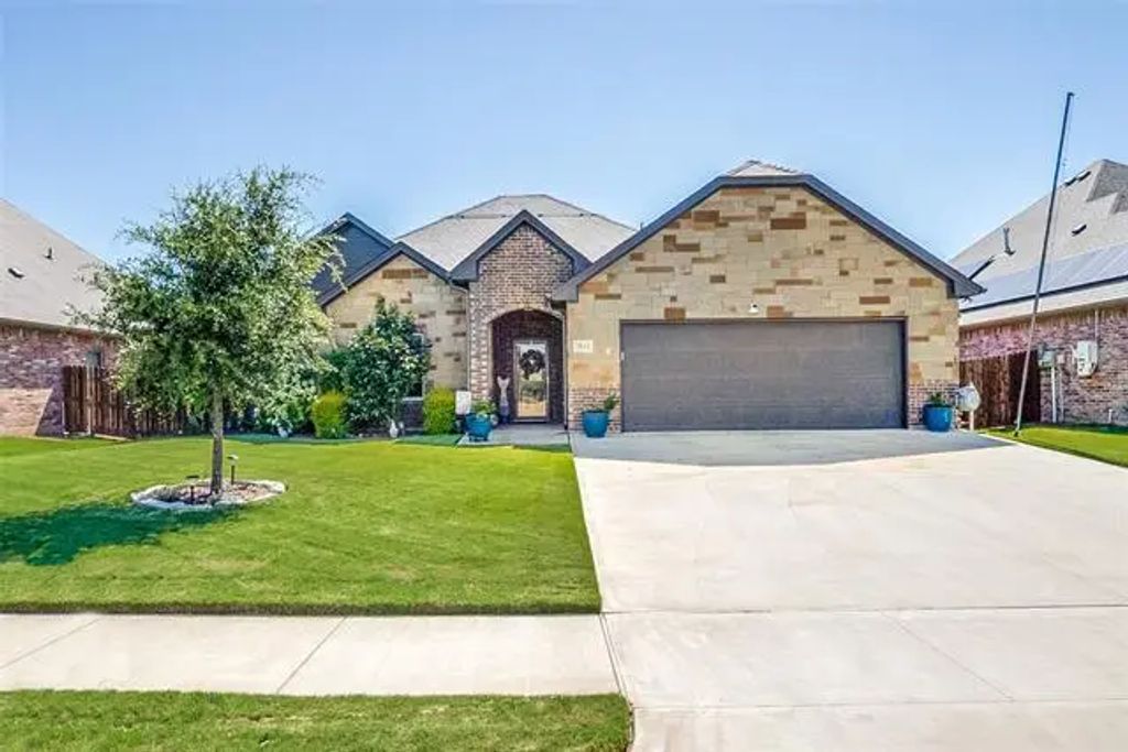904 Chestnut Grove Drive, Cleburne