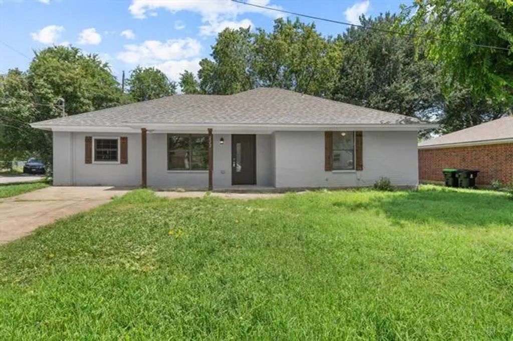 222 E Dennis Street, Pilot Point