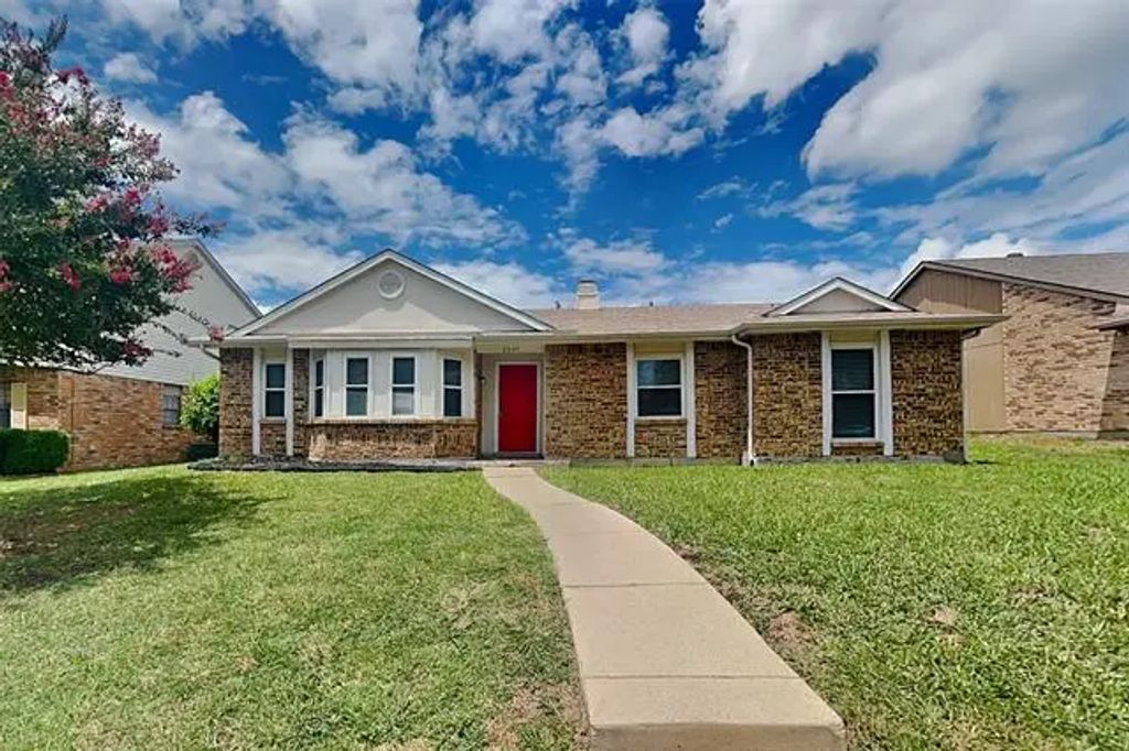 2049 Cologne Drive, Carrollton