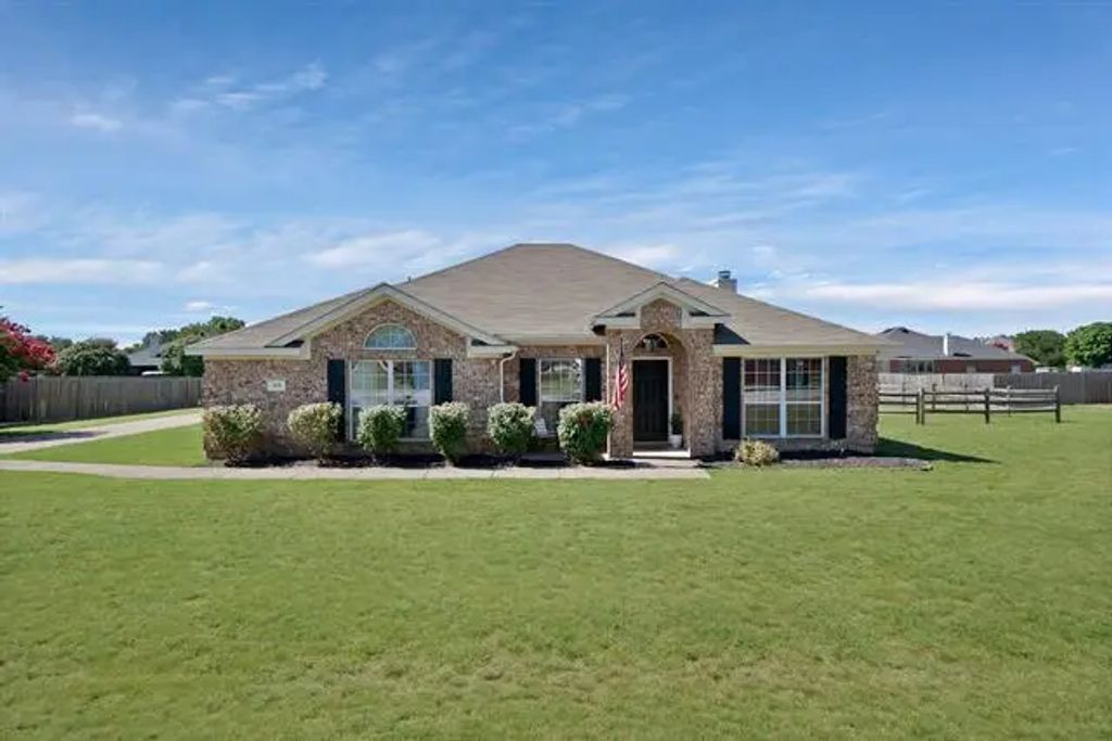 105 Langley Court, Aledo