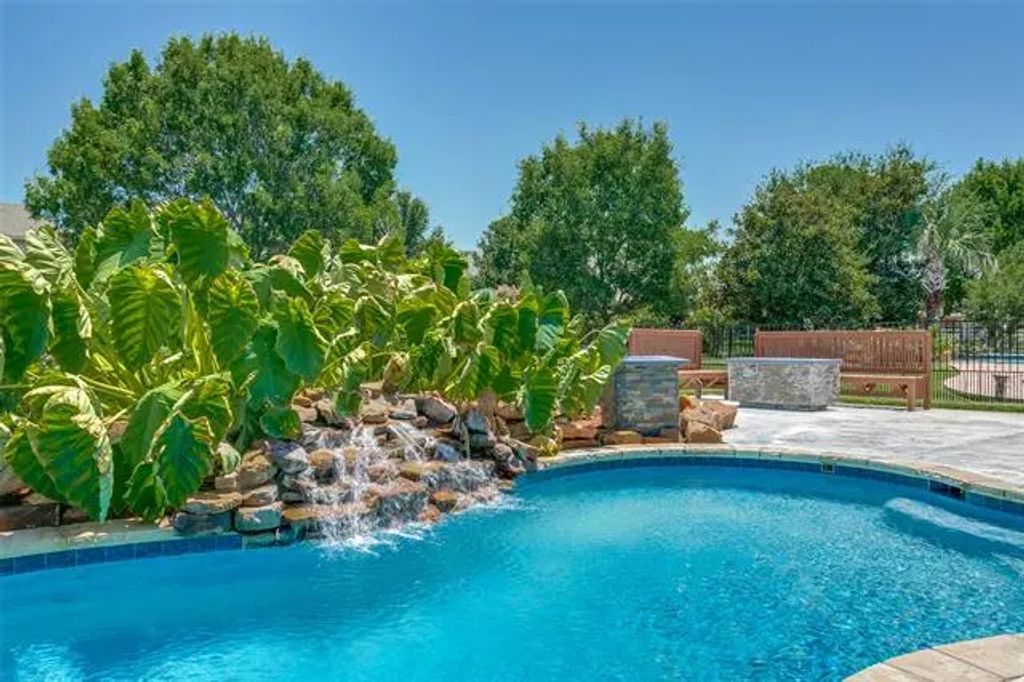 1001 Cheyenne Court, Shady Shores