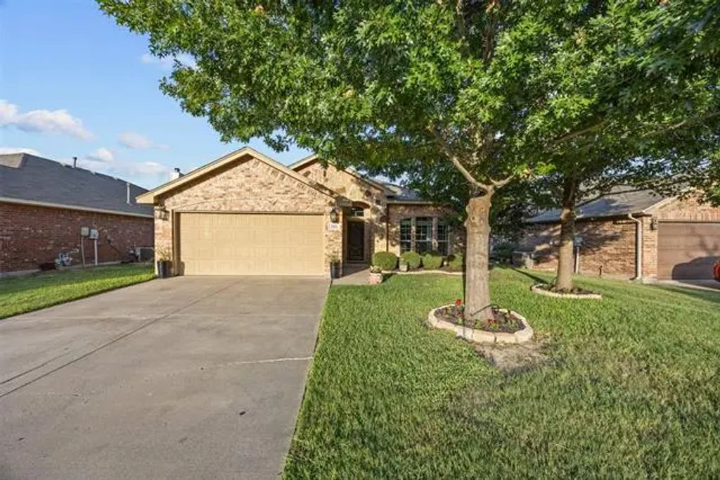 221 Spring Hollow Drive, Saginaw