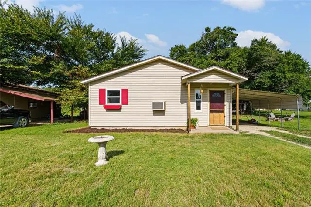 218 Greenmeadow Lane, Clyde