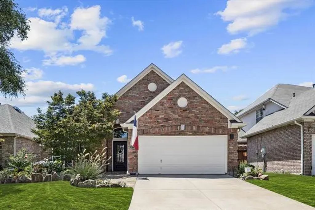 3772 Lakeway Court, Addison
