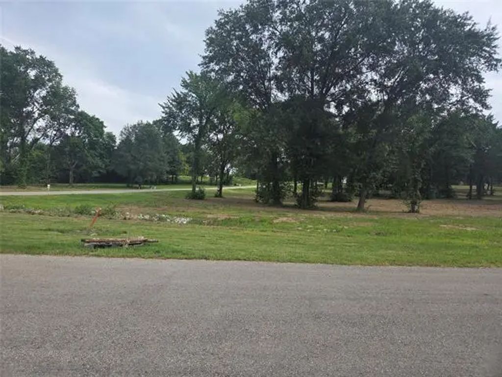 651 Calmwater Court, Mabank