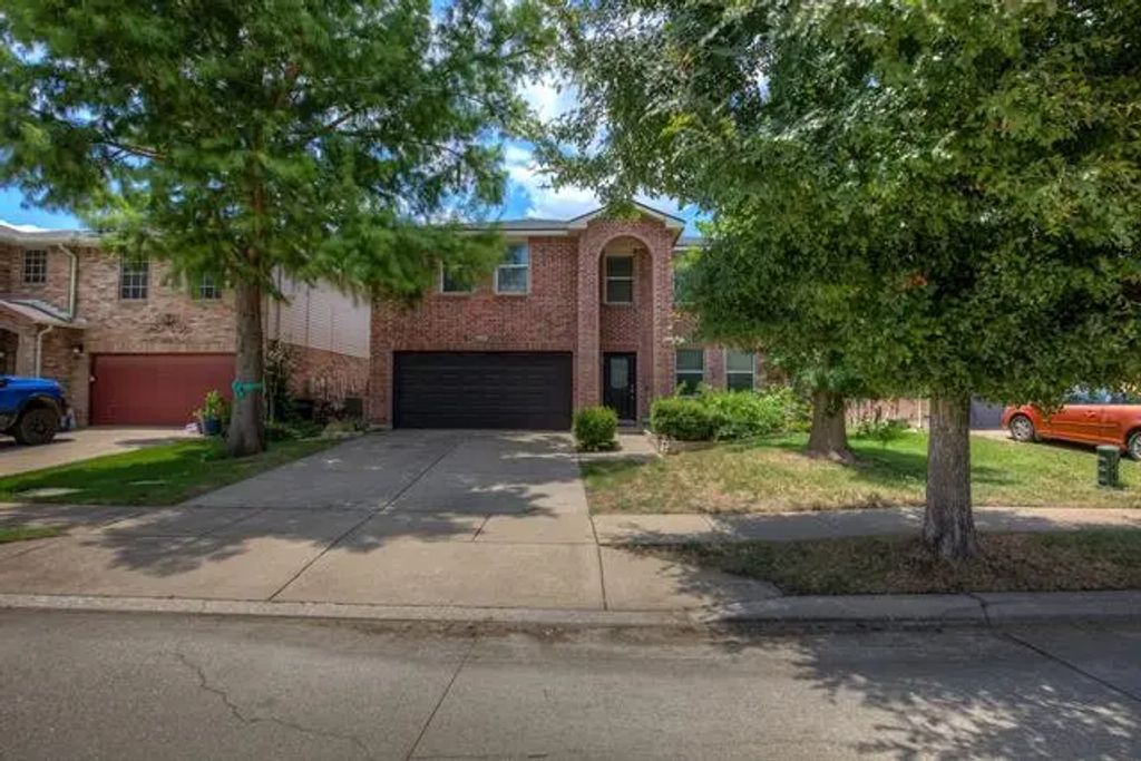 16609 Woodside Drive, Fort Worth