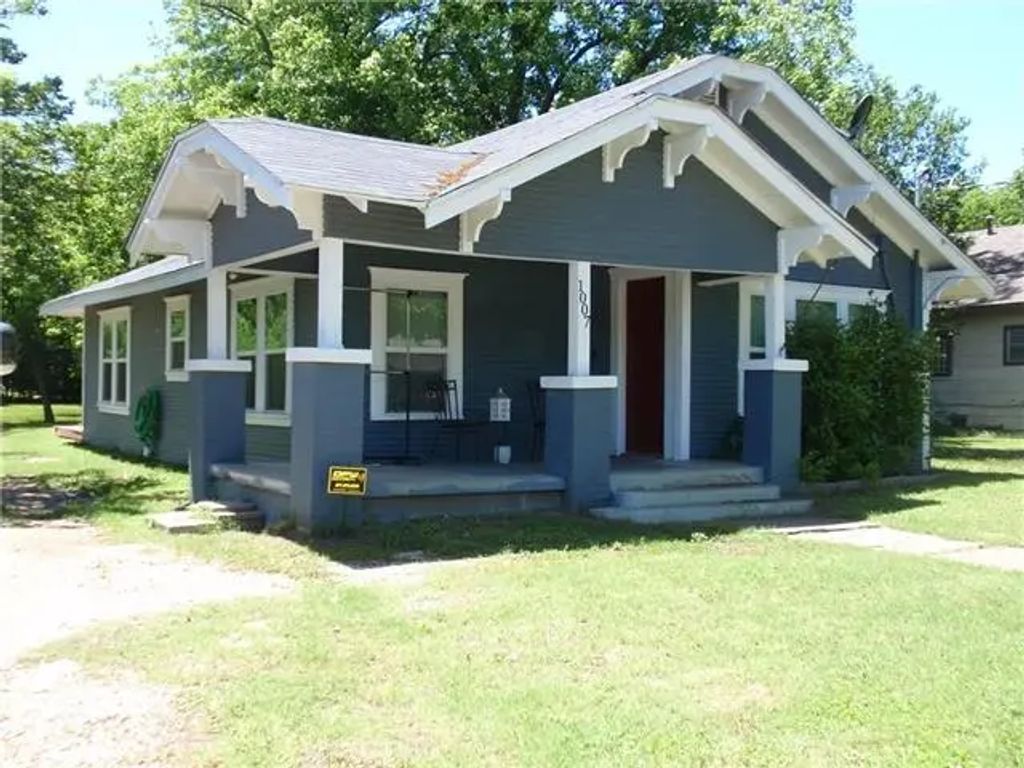 1007 Granbury Street, Cleburne