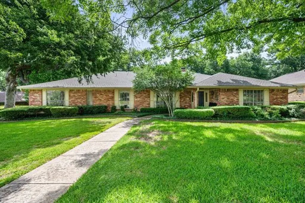 1101 Greenbriar Lane, Arlington
