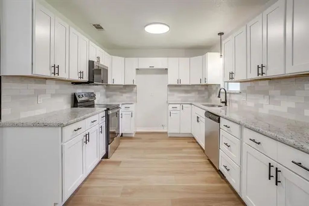 299 Dudley Lane, Burleson
