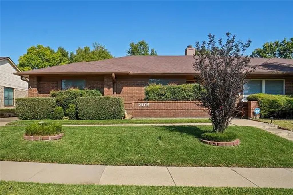 2409 Aquaduct Drive, Bedford