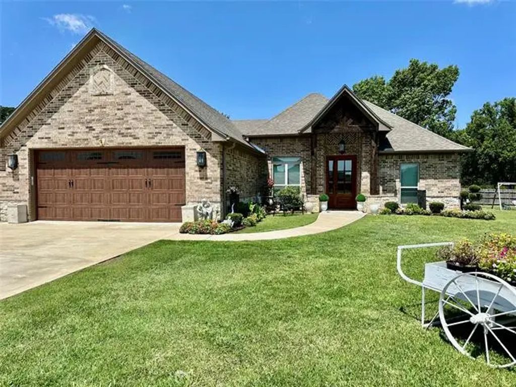 413 Cody Circle N, Sulphur Springs