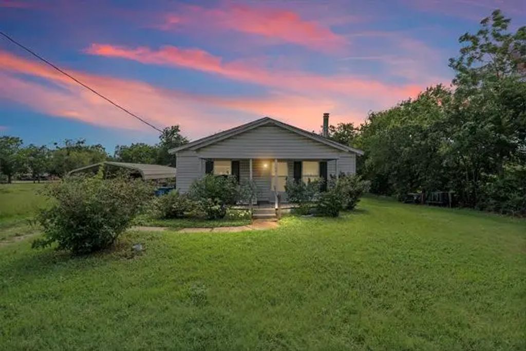 104 S College Street, Itasca
