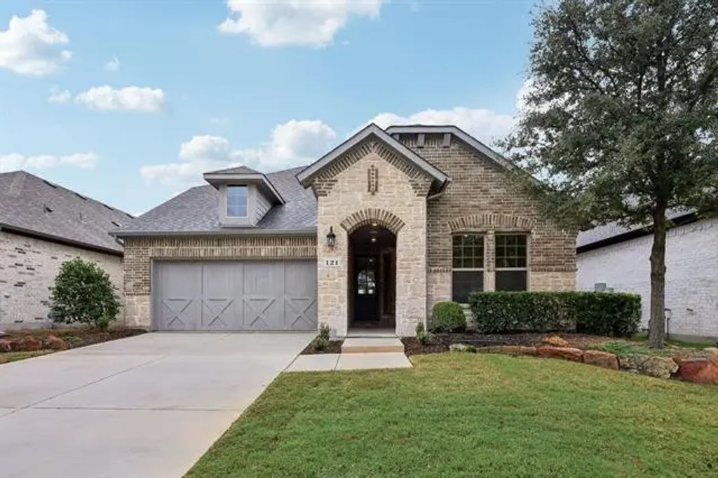121 S Oak Drive, Oak Point