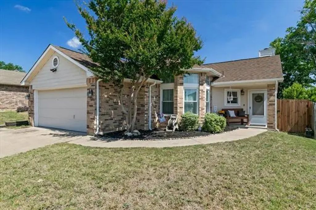 5528 Stone Meadow Lane, Fort Worth