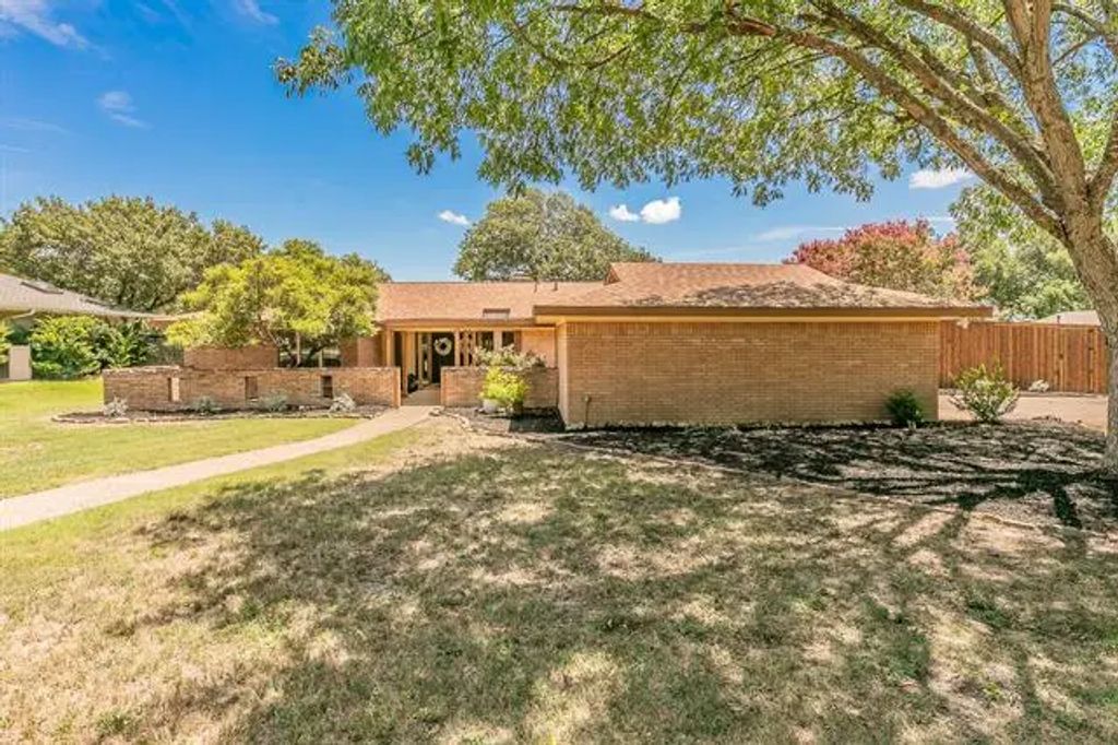 31 Bounty Road E, Benbrook