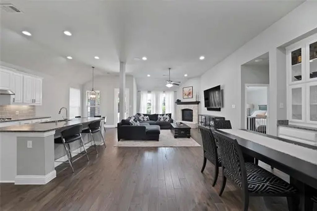 709 Field Crossing, Little Elm