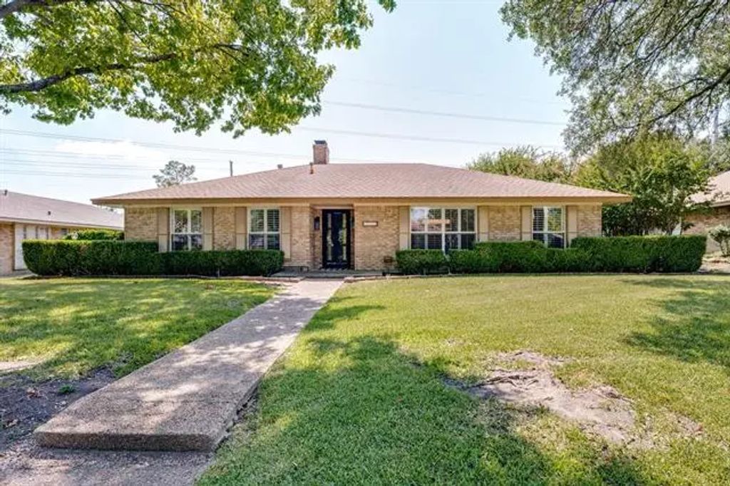 1002 E Spring Valley Road, Richardson