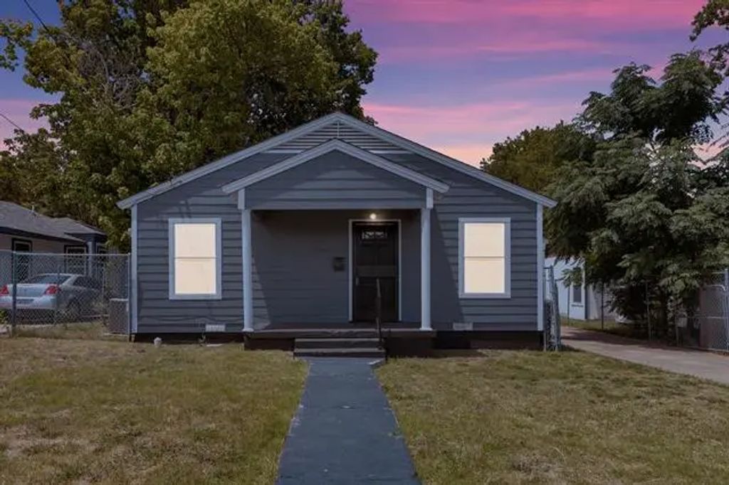 2145 E Overton Road, Dallas