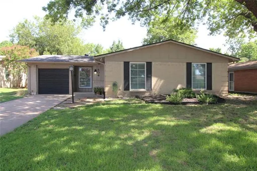 804 Wateka Way, Richardson