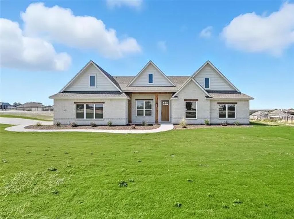 352 Sanger Drive, Springtown