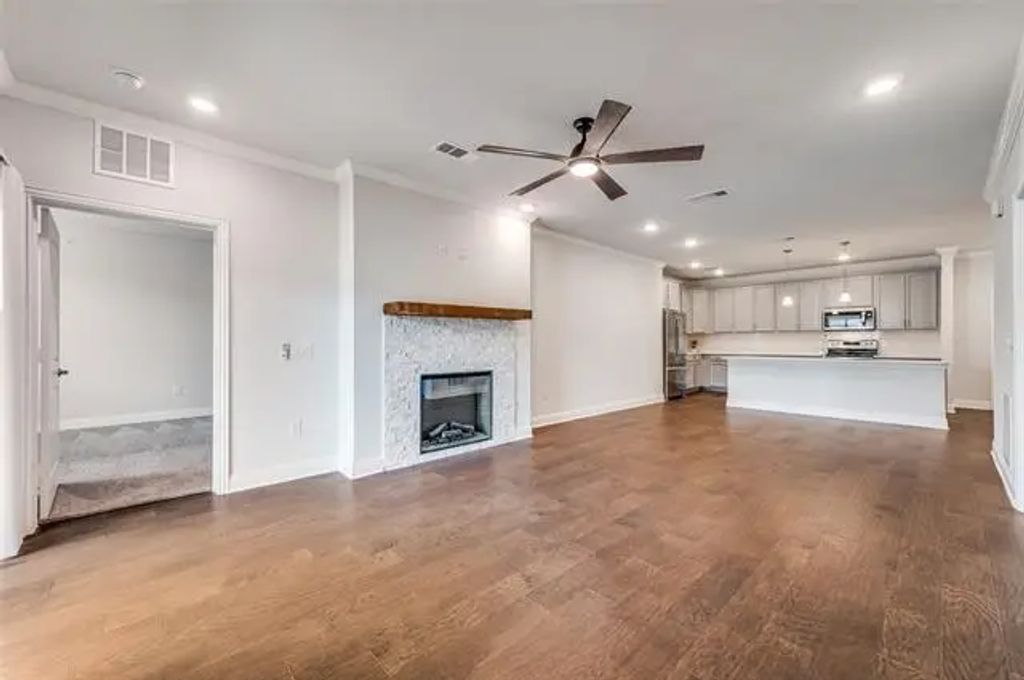 651 N Watters Road 8402, Allen