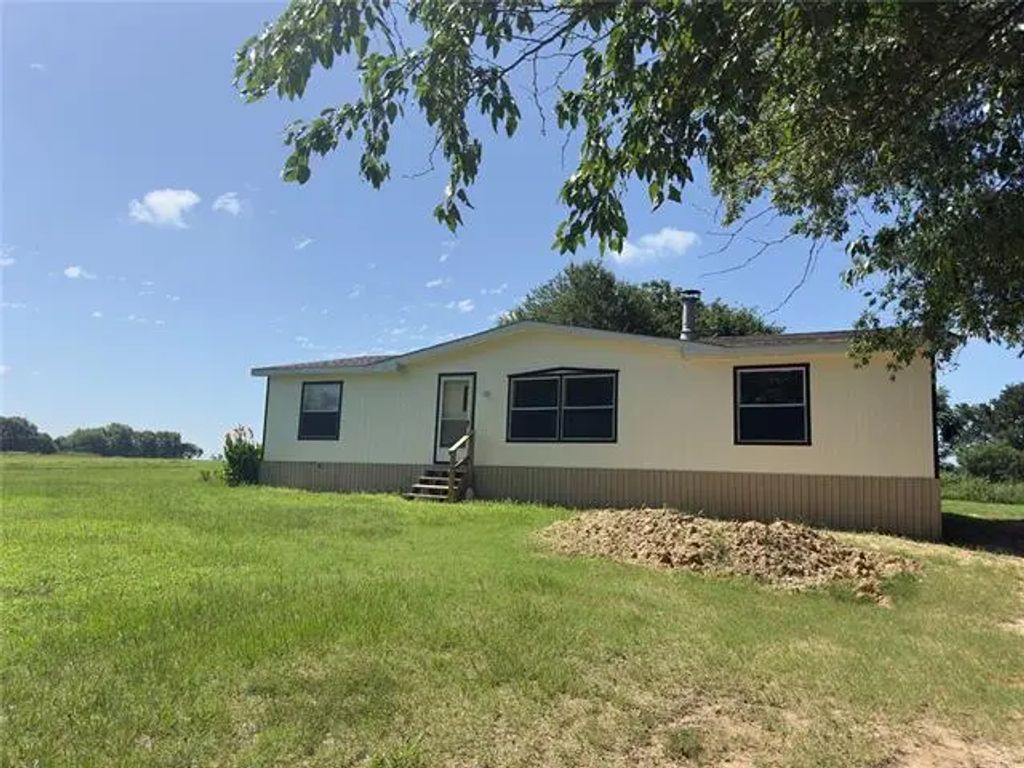 643 Rs County Road 3371, Alba