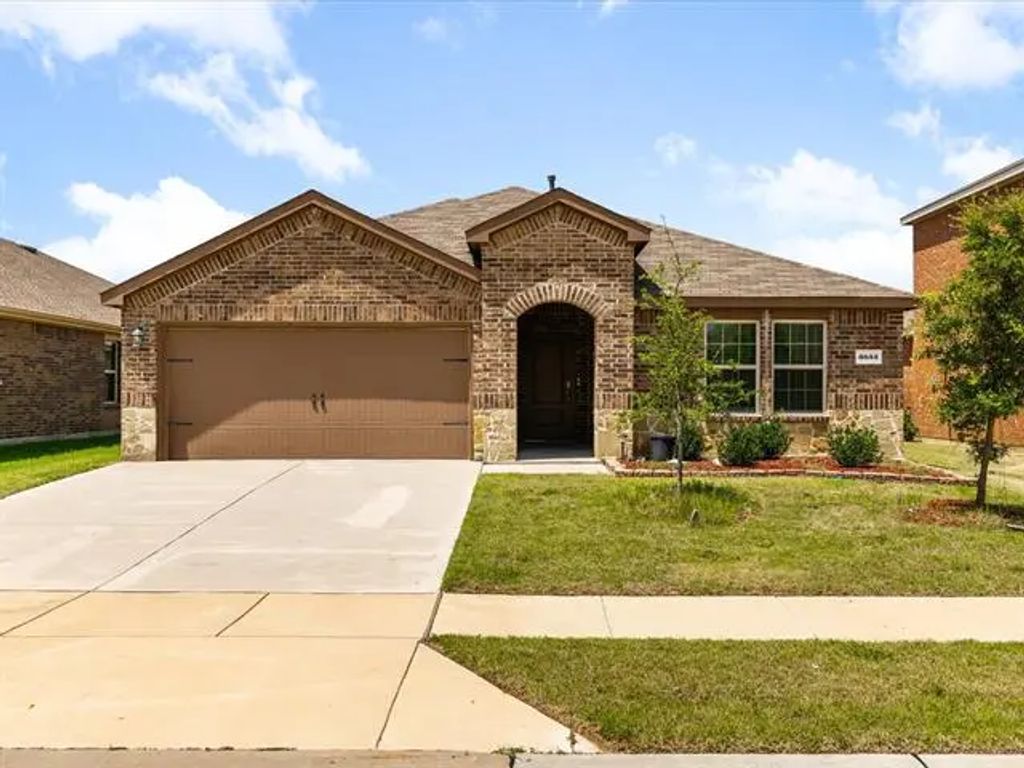 3033 Zinnia Street, Royse City