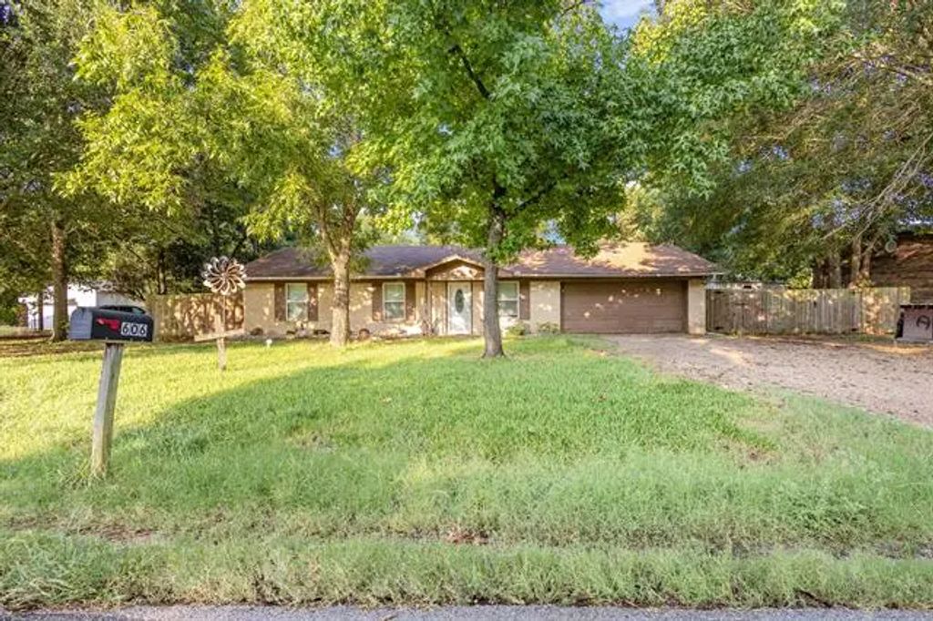 606 S Jesse Lee Street, Kemp