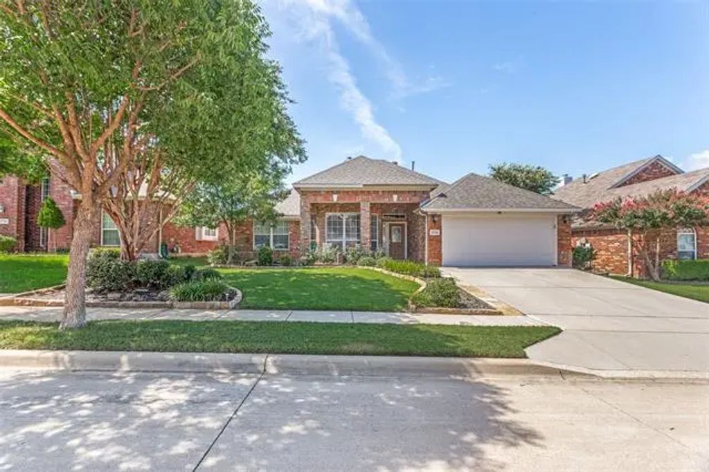 3716 Queenswood Court, Fort Worth