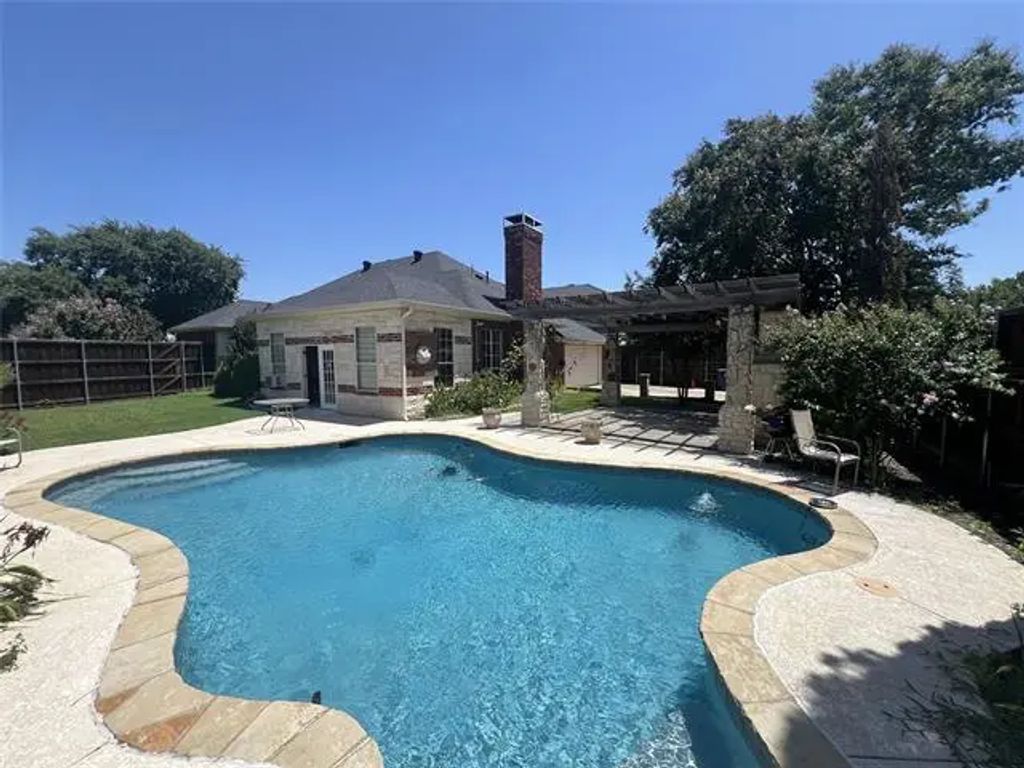 2326 Arrowcrest Court, Garland