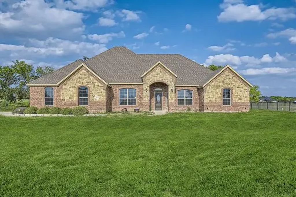 1690 Winding Creek Lane, Rockwall