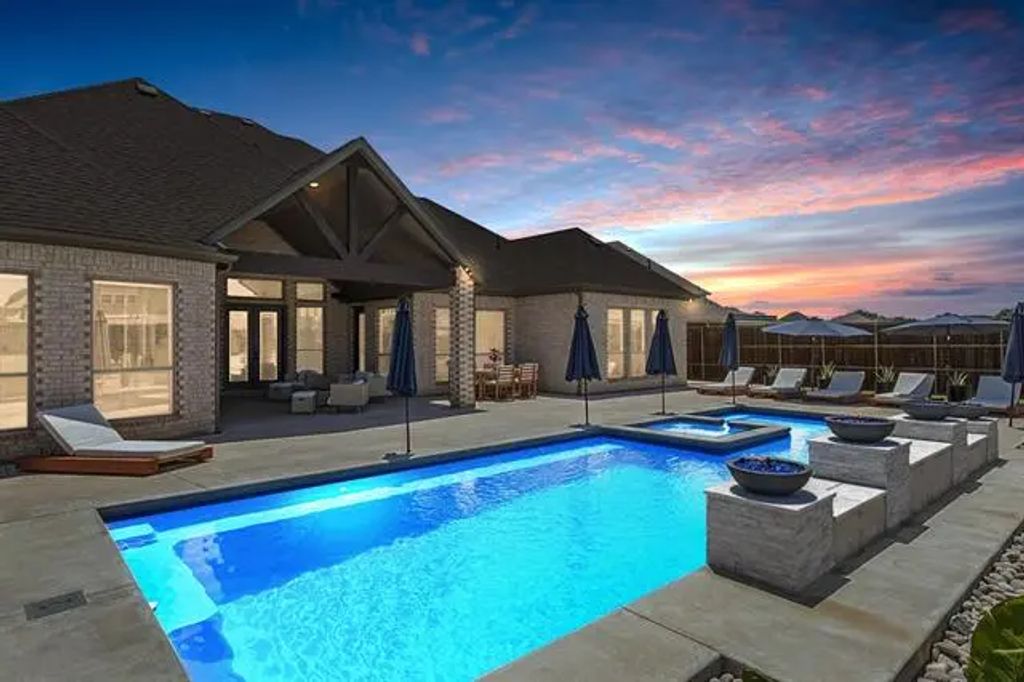 508 Lyon Crest Drive, Shady Shores