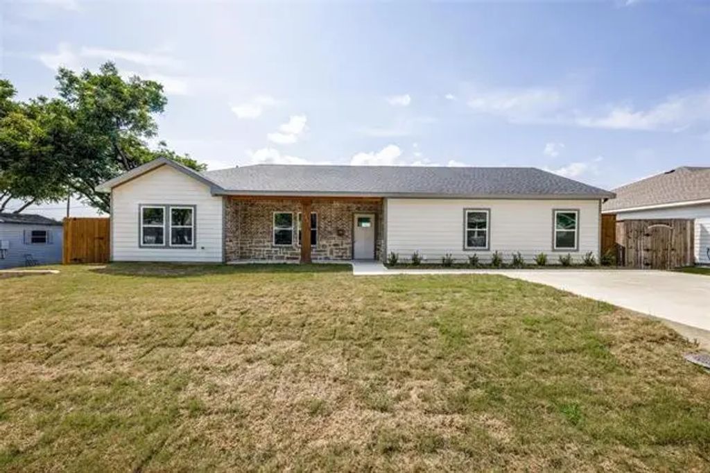 221 Kimbell Street, Mesquite