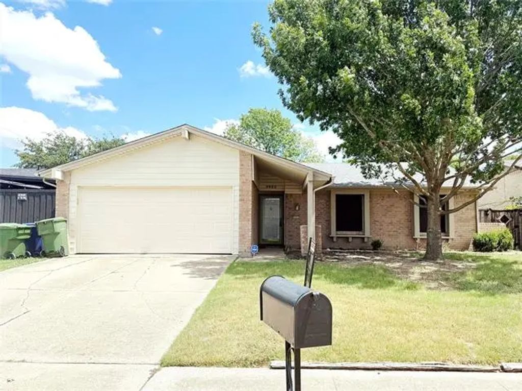2922 Golden Meadow Drive, Garland