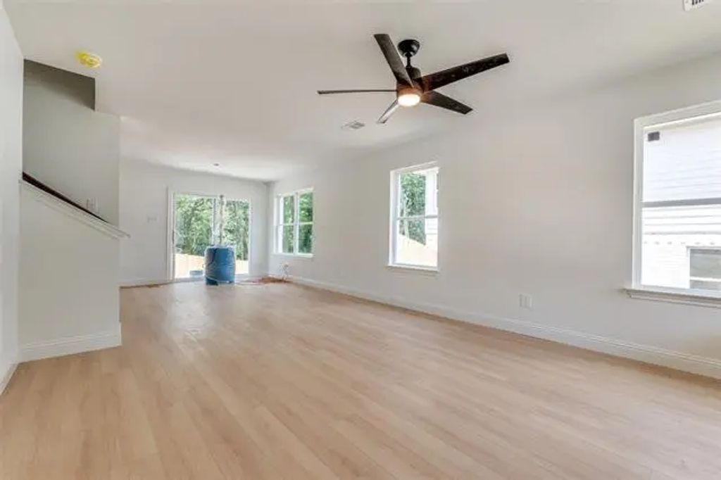 1623 E Woodin Boulevard, Dallas