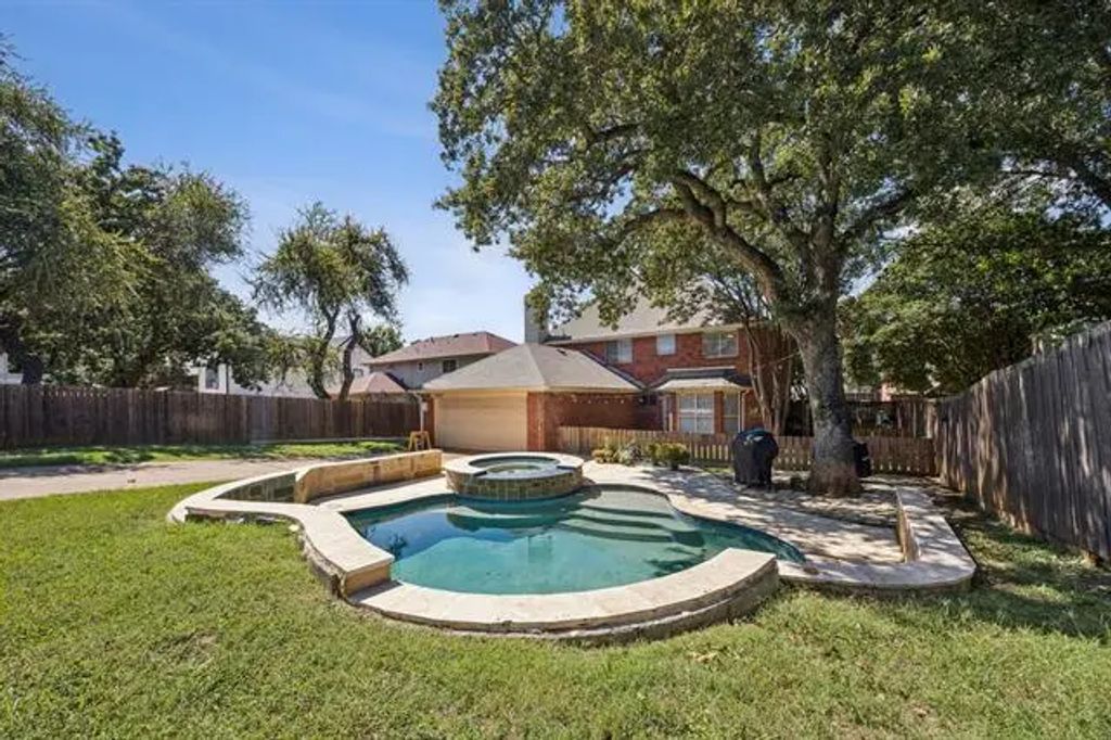 2207 Wren Lane, Lewisville