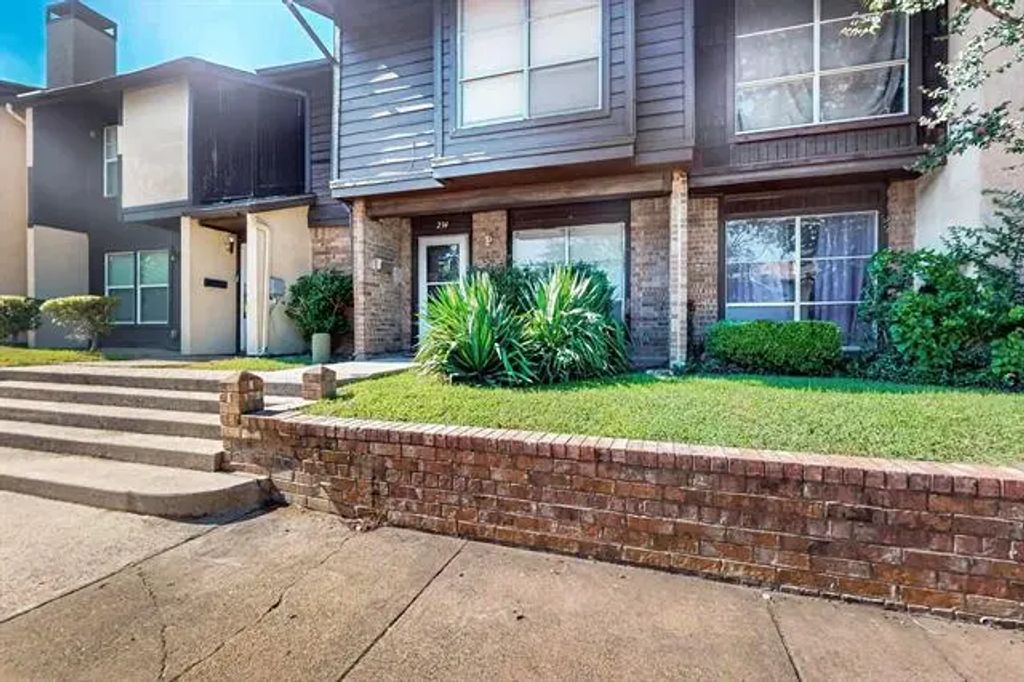 234 Rolling Hills Place, Lancaster