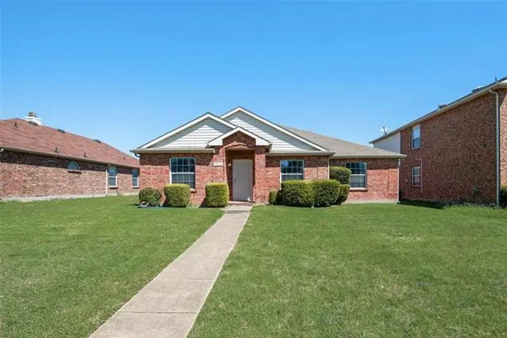 1217 Spring Water Drive, Lancaster