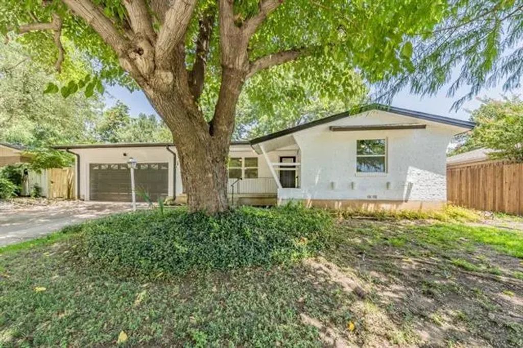 2107 Bradford Drive, Arlington