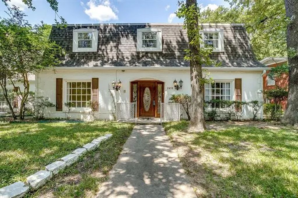 2458 Lakeview Circle, Arlington