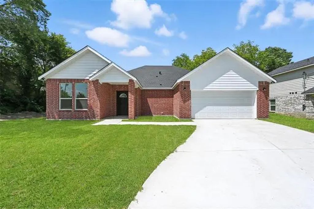 704 W Grove Street, Terrell